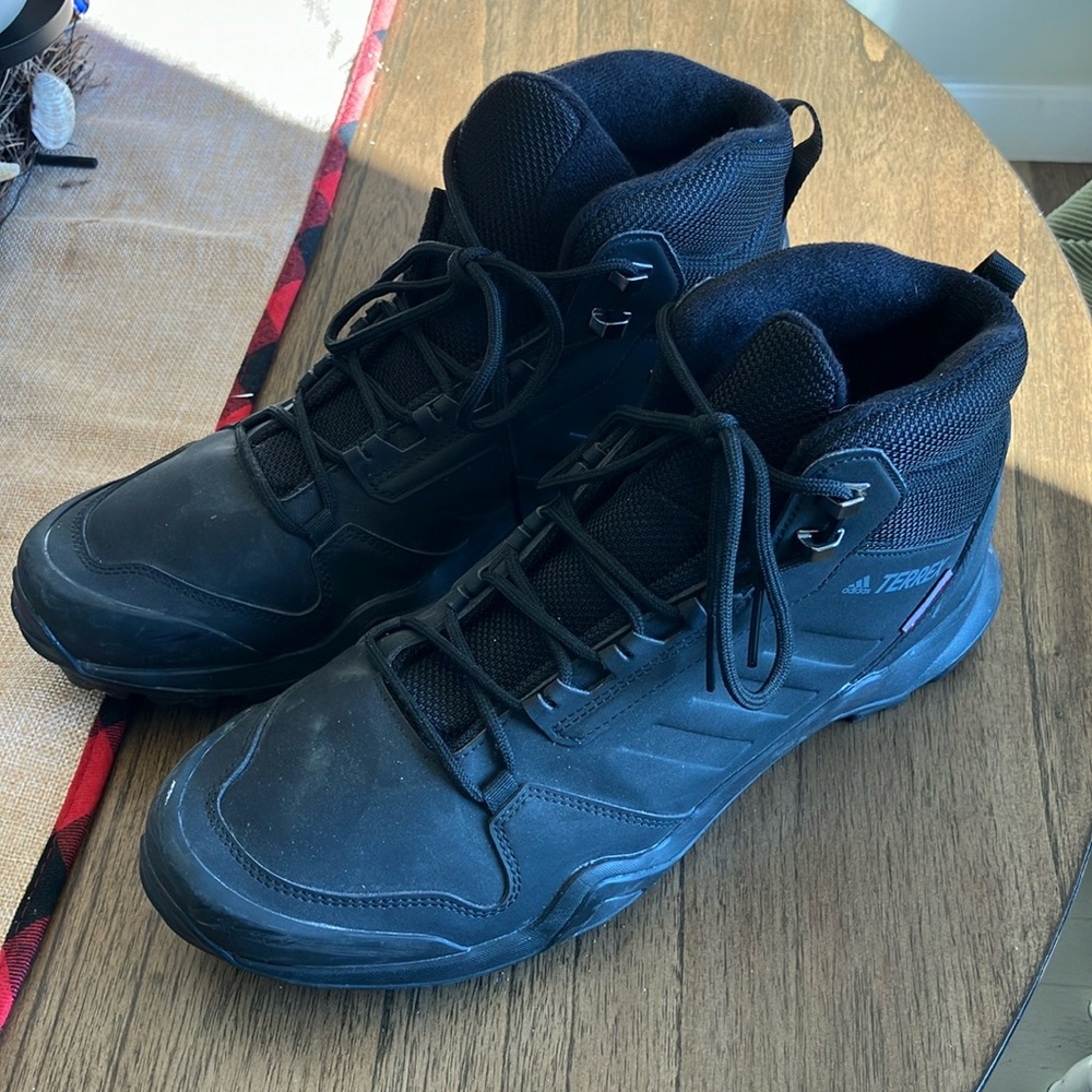 Adidas Men’s Terrex Hiking Snow Boots size 11.5 Black